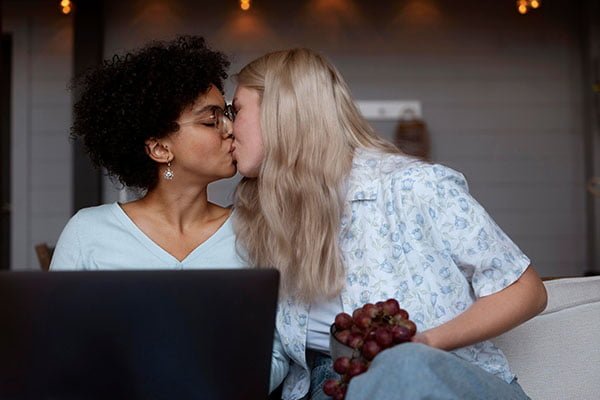 lesbian dating